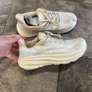 New Hoka Clifton 9 Shoes size 8